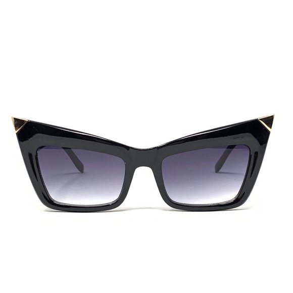 Accessories - Vintage style cat eye sunglasses with metal tips Accessories - Vintage style cat eye sunglasses with metal tips